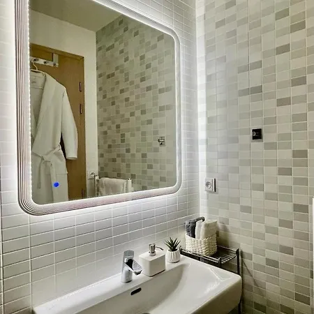 Luxury In And Free Parking Apartamento