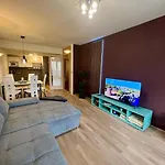 Luxury In And Free Parking