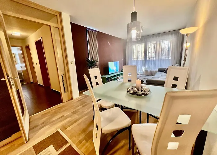 Luxury In And Free Parking Πράγα